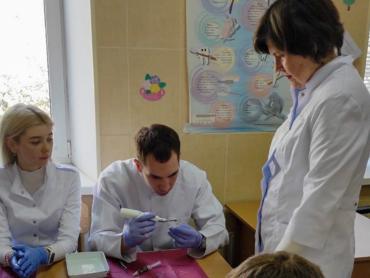 Відбулося засідання студентського наукового гуртка майбутніх лікарів-стоматологів / Student Scientific Club Meeting for Future Dentists