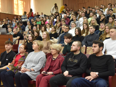 Випускник ПДМУ презентує нову методику протезування зубів