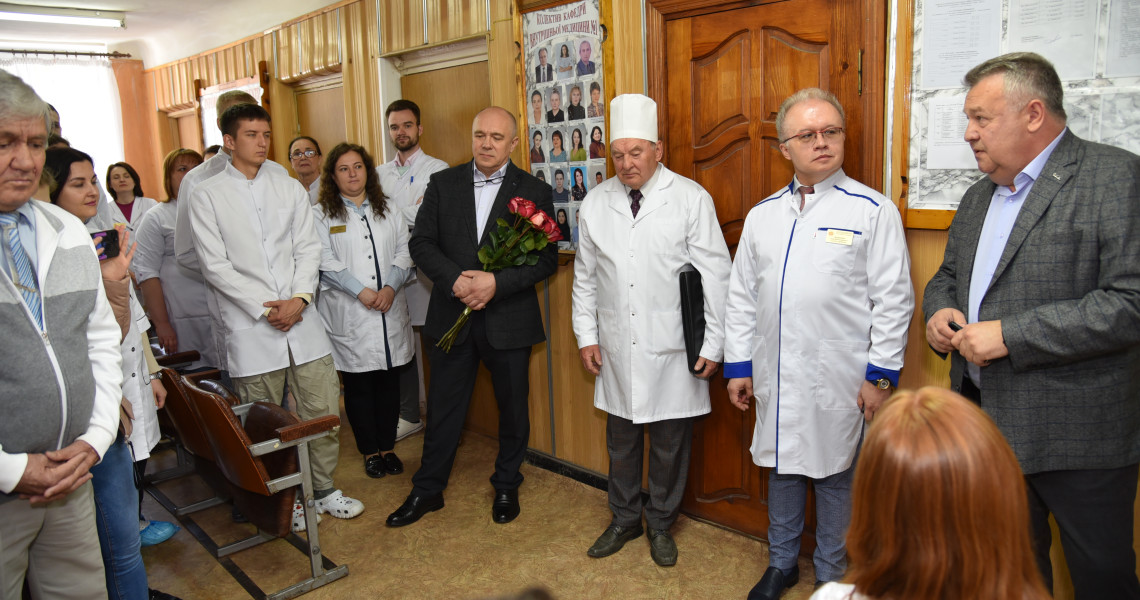 Лікував пацієнта, а не хворобу: День пам’яті Максима Дудченка / He treated the patient, not the disease: Memorial Day for Maksym Dudchenko