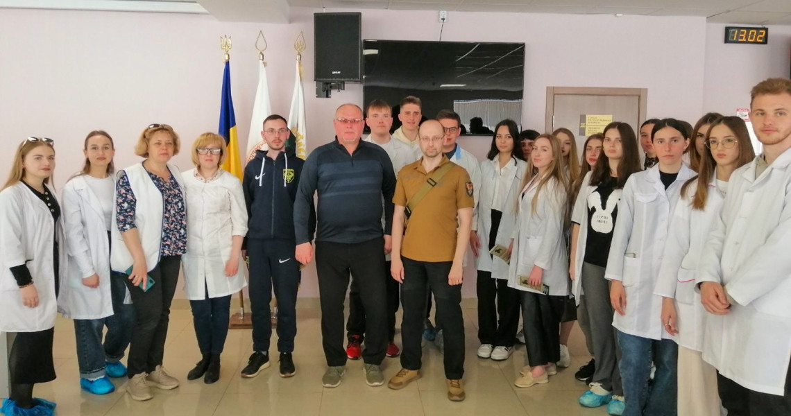У Симуляційному центрі ПДМУ проведено міжкафедральний захід: знакова зустріч студентів з прикордонниками