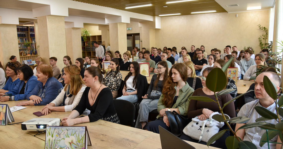 У бібліотеці ПДМУ презентували книгу «Непідробна сила» випускника університету Артема Нестеренка