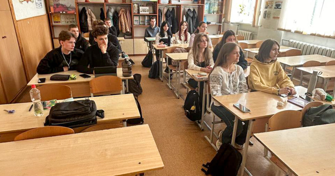 Місяць ментального здоров’я триває: студентка ПДМУ розповіла школярам Полтави про емоційну свідомість і підтримку