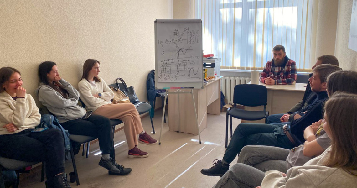 Теорія інтегрованої інформації та поняття свідомості: психологія і математика на засіданні студентської наукової групи