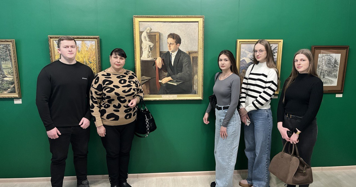 Лікарі-інтерни ПДМУ у Полтавській галереї мистецтв імені Миколи Ярошенка: враження / PSMU interns at the Mykola Yaroshenko Art Gallery: experiences
