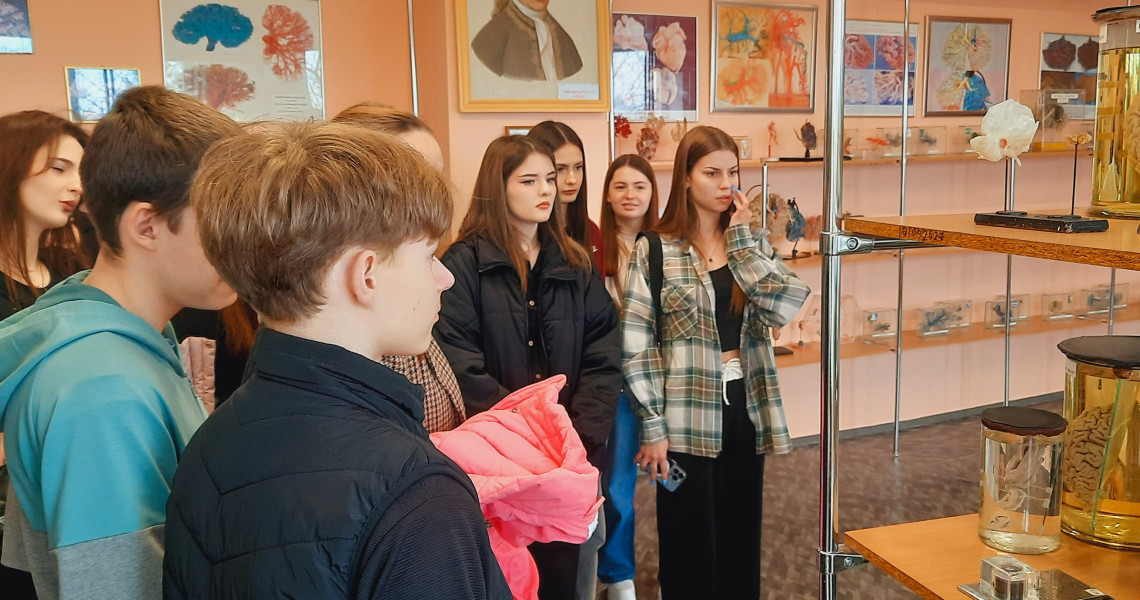 Ліцеїсти Полтави упродовж профорієнтаційних екскурсій знайомляться з ПДМУ: де побували та які враження отримали