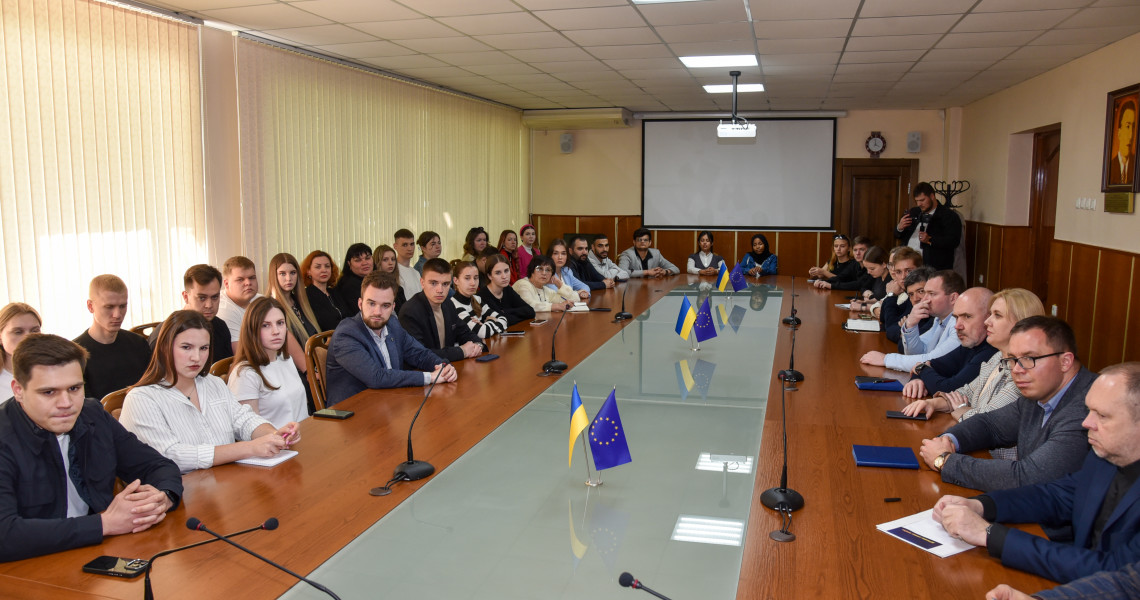 Студенти запитували – ректор відповідав на черговій зустрічі зі студентським активом / "Students Asked – the Rector Answered" during another meeting with the Student Body at PSMU