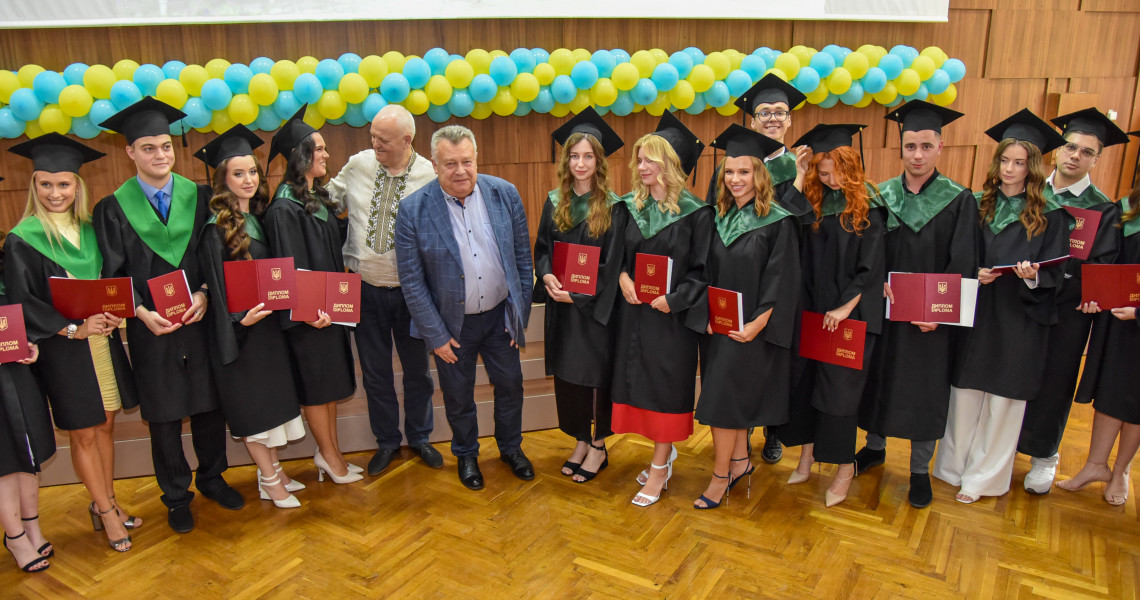 Випуск надії 2025: ПДМУ вручив дипломи майбутнім лікарям / Graduation of Hope 2025: PSMU Presented Diplomas to Future Doctors