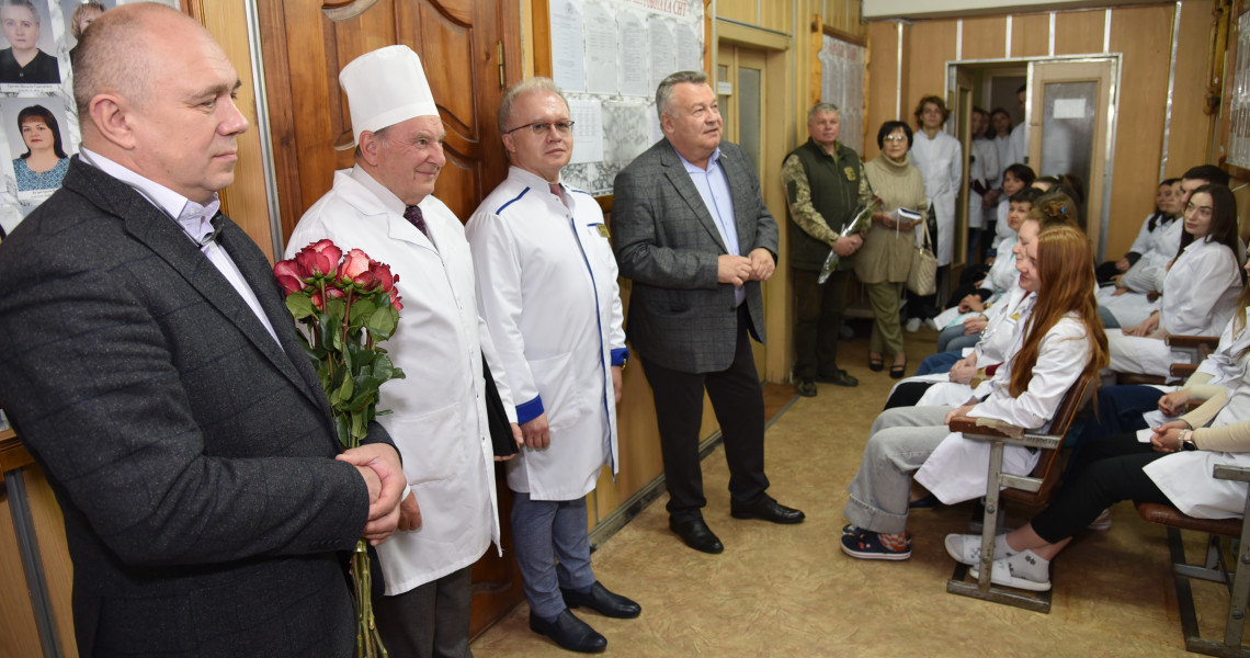 Лікував пацієнта, а не хворобу: День пам’яті Максима Дудченка / He treated the patient, not the disease: Memorial Day for Maksym Dudchenko