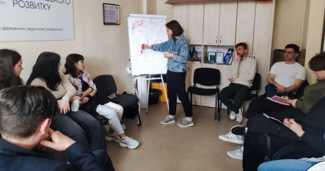 Теорія інтегрованої інформації та поняття свідомості: психологія і математика на засіданні студентської наукової групи