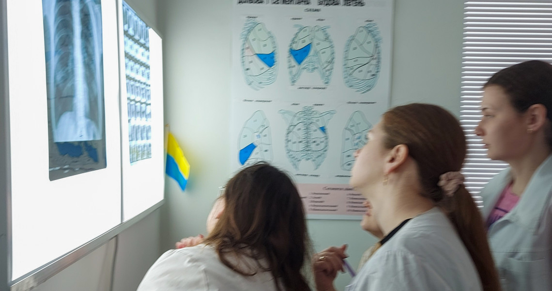 Лікарі-інтерни з фаху «Внутрішні хвороби» під час навчання на циклі «Фтизіатрія»: теорія і практика