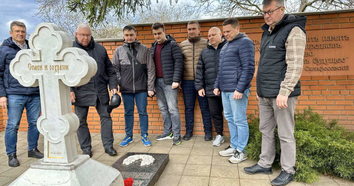 До Дня народження відомого хірурга: майбутні лікарі вшанували пам`ять Миколи Скліфосовського