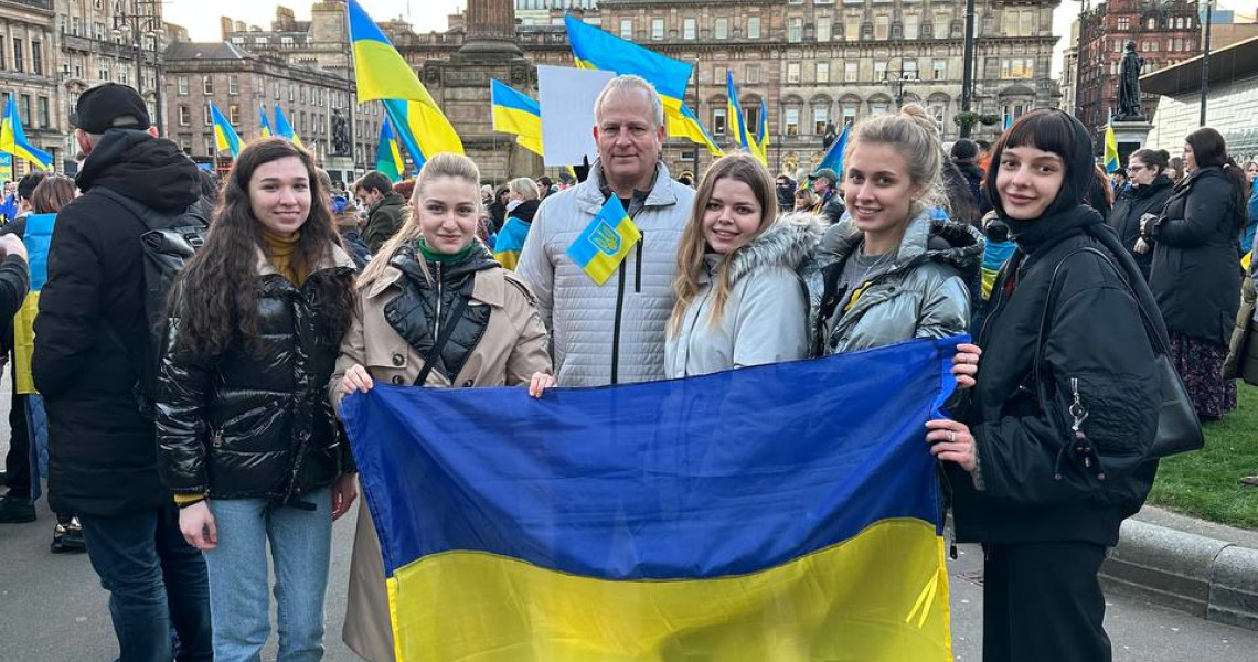 Дякуємо Шотландії за підтримку! Студенти ЗВО ПДМУ долучились до акції в підтримку України в місті Глазго