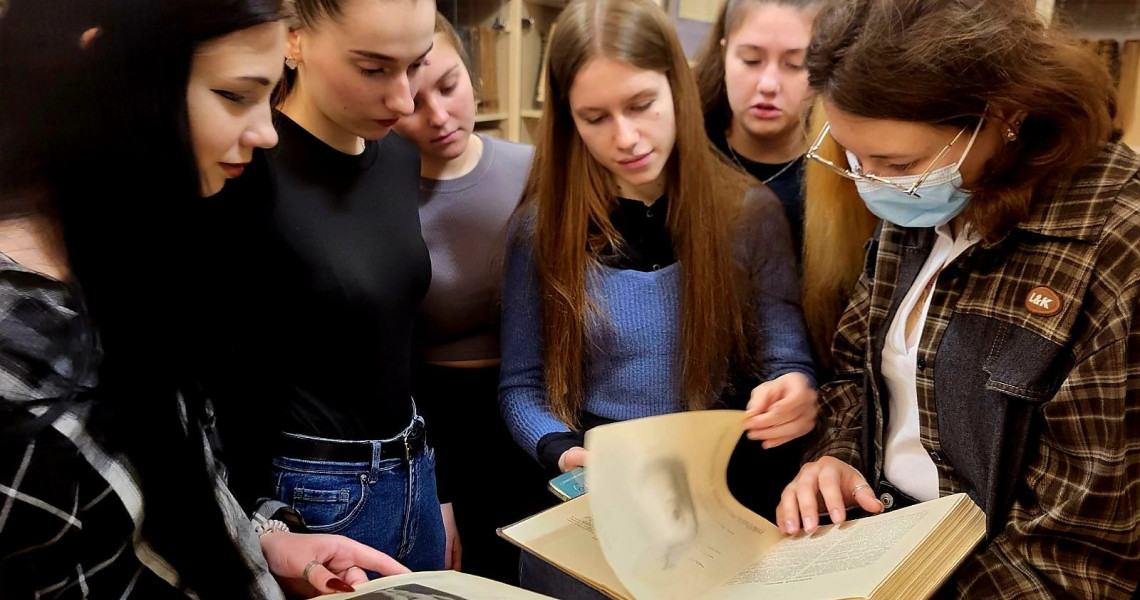 Студенти ПДМУ у музеї раритетної книги: незабутні враження від дотику до мудрості наукової спадщини