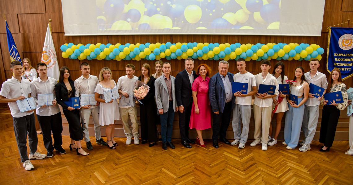 Урочистий випуск здобувачів освіти ННМІ та Фахового медико-фармацевтичного коледжу ПДМУ