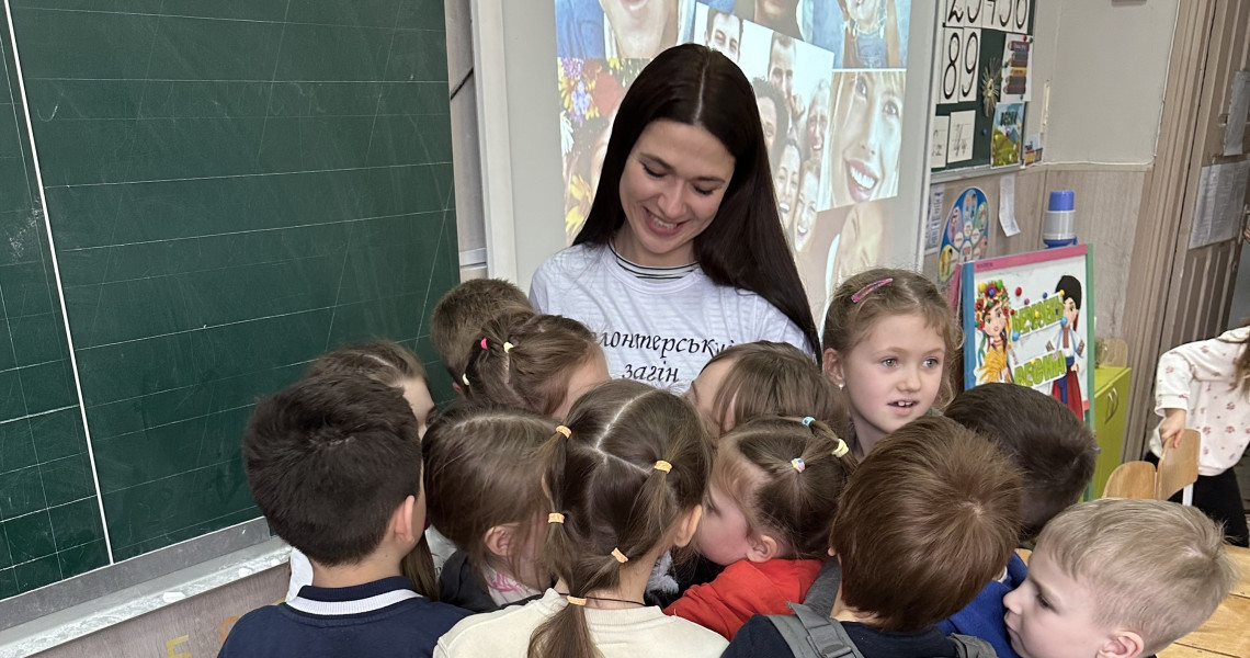 Продовжуємо навчати маленьких українців основам гігієни ротової порожнини / Continuing to teach young Ukrainians the basics of oral hygiene