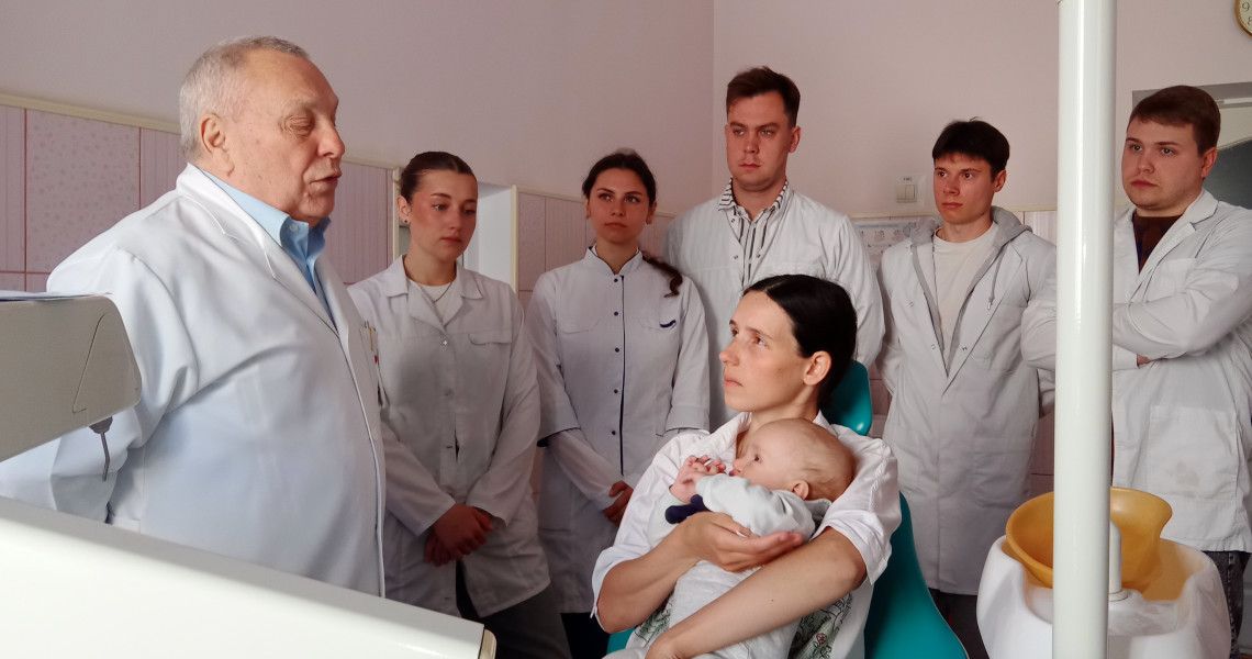 Консультації надають щотижня науковці ПДМУ / Weekly Consultations Provided by PSMU Experts