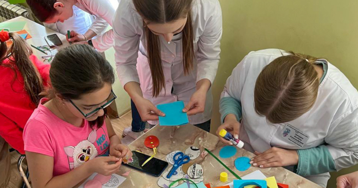 Святкове диво у педіатричному відділенні: розквітло «Писанкове дерево» / Easter Magic in the Pediatric Ward: “Easter Egg Tree” blooms with joy
