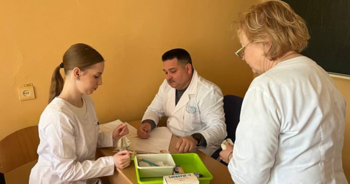 Триває проведення об’єктивного структурованого фантомного іспиту / Objective Structured Phantom Exam Underway at the Department of Propedeutics of Prosthodontics