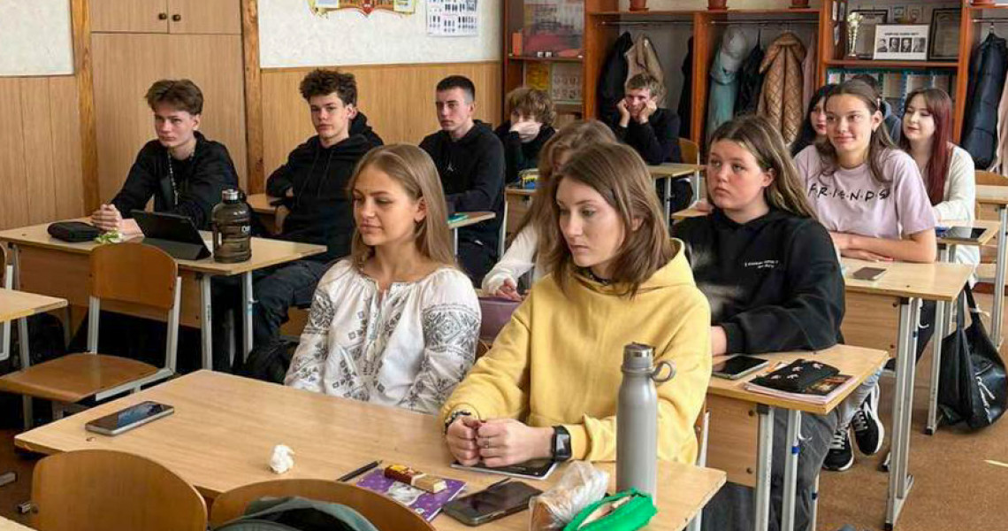 Місяць ментального здоров’я триває: студентка ПДМУ розповіла школярам Полтави про емоційну свідомість і підтримку