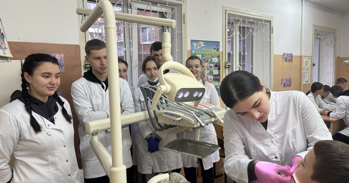 Студенти стоматологічного факультету закріплюють знання на практиці: подробиці тут / Dental Faculty Students Apply Knowledge in Practice: Details Here