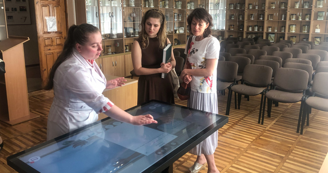 Від Парижа до Полтави: французька студентка прагне стажуватися в ПДМУ та долучатися до відбудови України