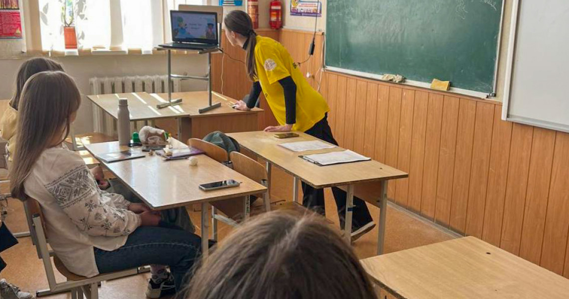 Місяць ментального здоров’я триває: студентка ПДМУ розповіла школярам Полтави про емоційну свідомість і підтримку