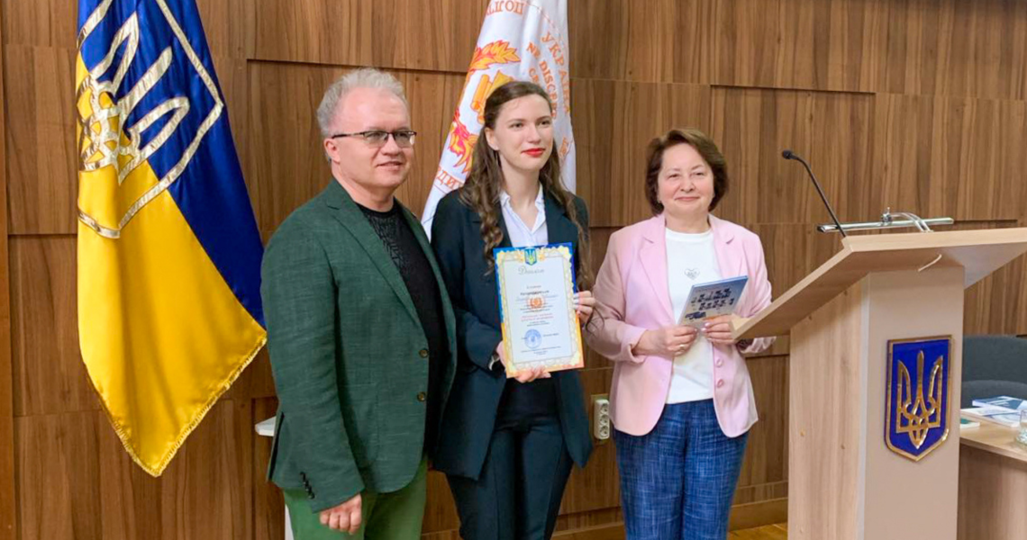 Диплом переможниці на Всеукраїнській конференції отримала лікарка-інтерн з ПДМУ / PSMU Intern Doctor Wins Award at National Conference
