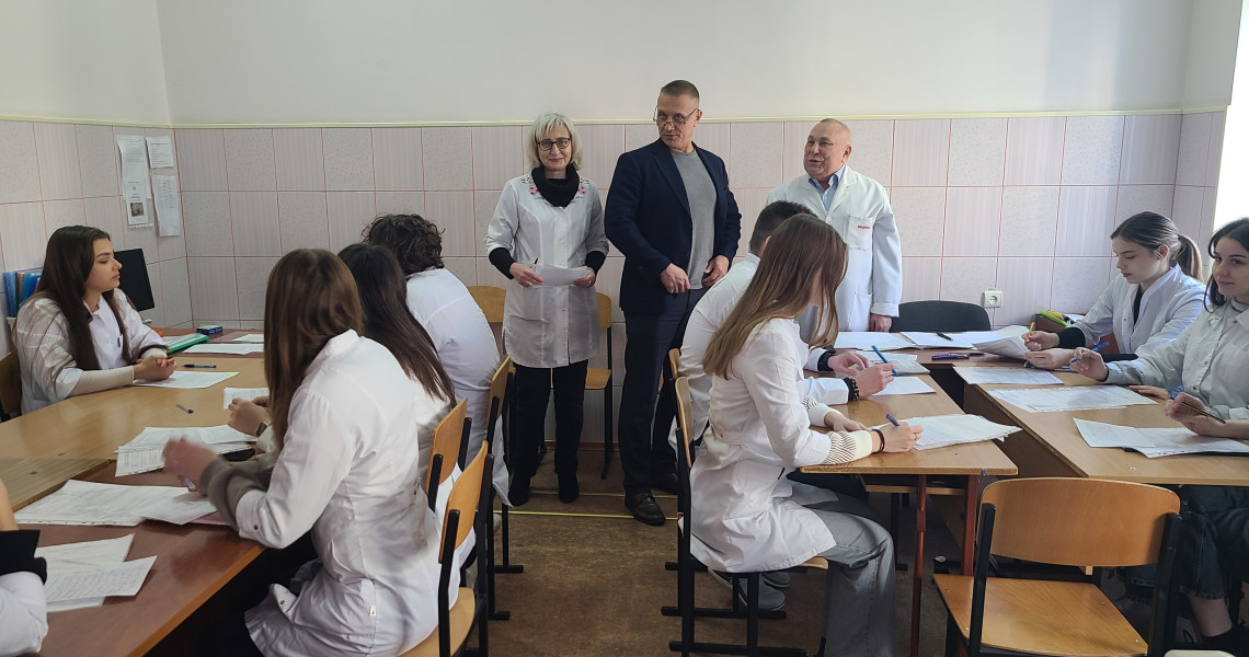 Майбутні дитячі стоматологи змагалися за звання кращого хірурга! / Future pediatric dentists competed for the title of the best surgeon!