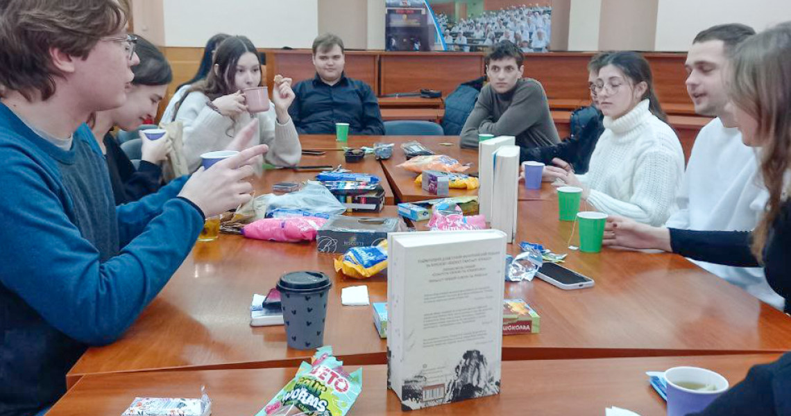 Чай, книги та живі розмови про два місяці натхнення з Чайно-книжковим клубом ПДМУ / Tea, books and lively conversations: two months of inspiration with PSMU’s Tea-and-Book Club
