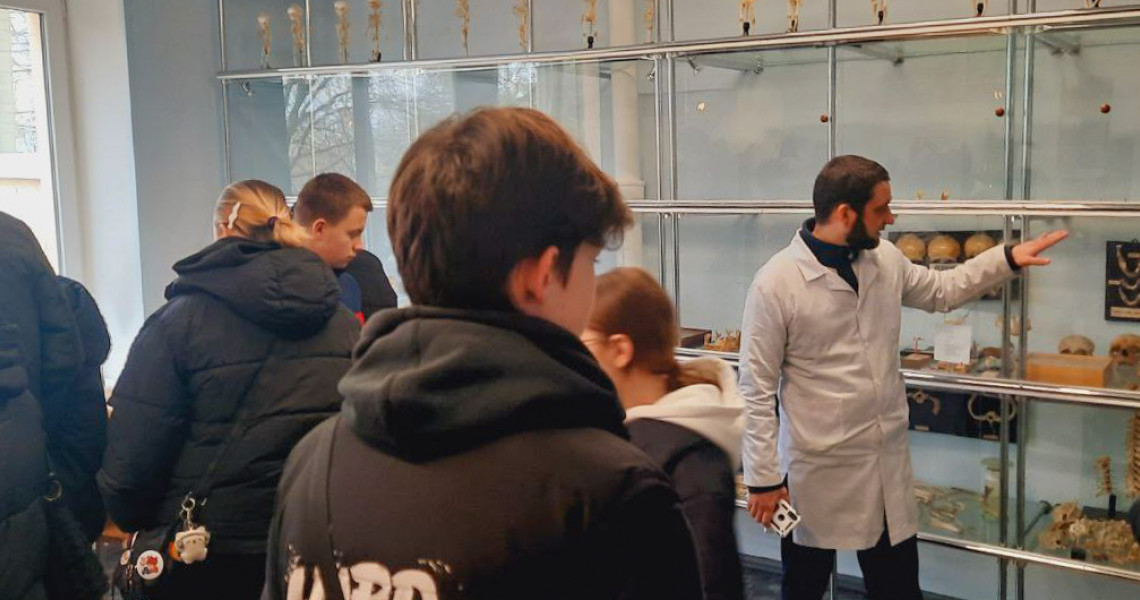 Професійні обрії: учні ліцею №13 м. Полтави побували у Полтавському державному медичному університеті