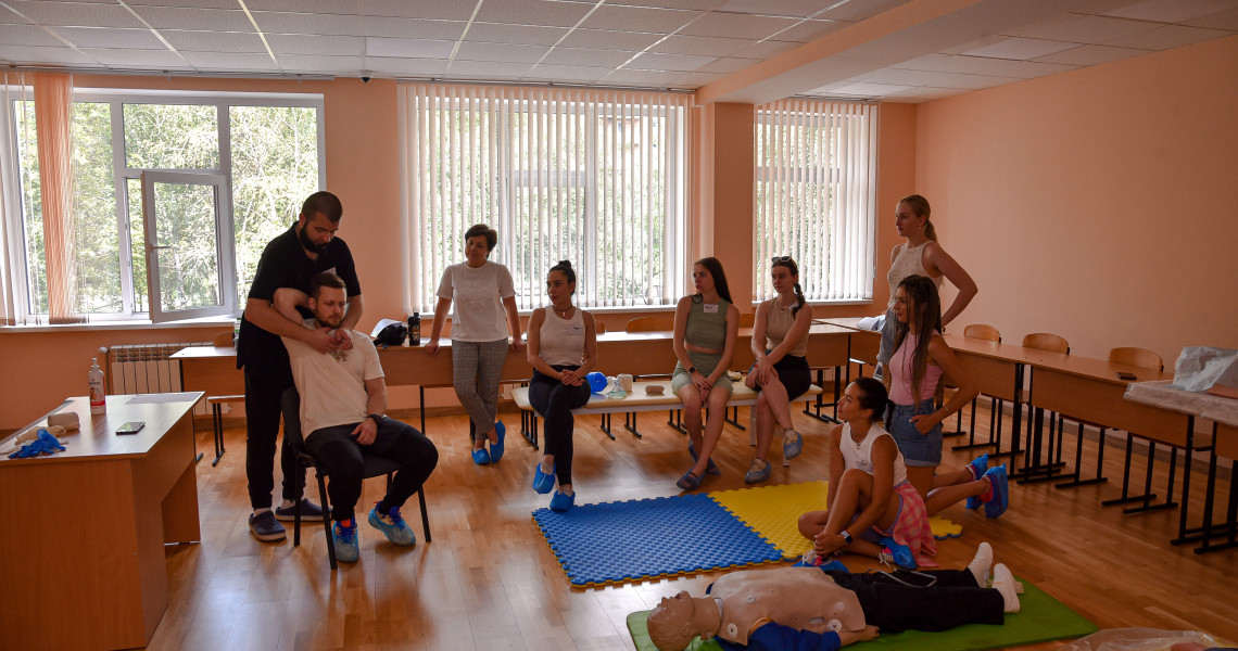 Тренери фітнес-клубу Sport Life опановують домедичну допомогу в рамках проєкту LIFESTRAND