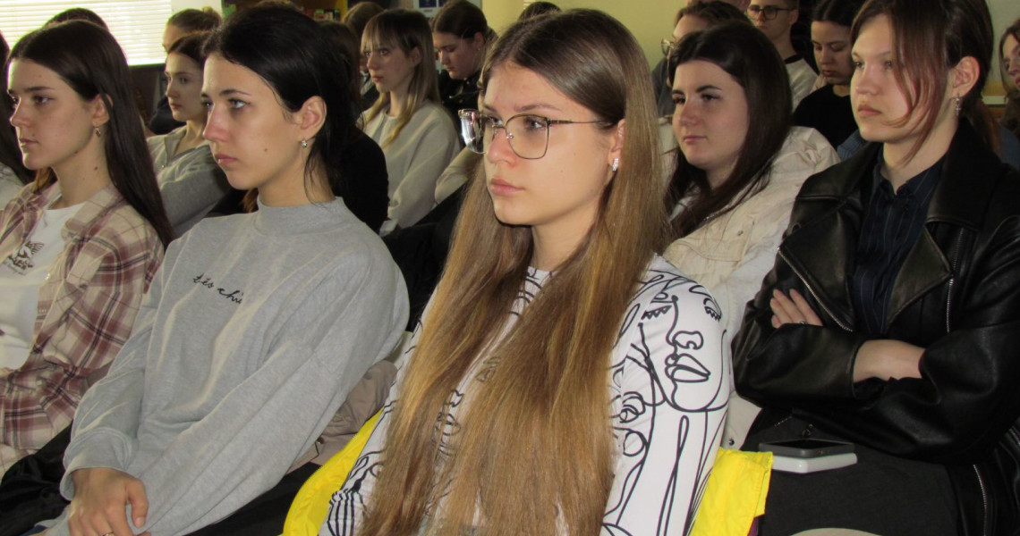 «Відлуння вічності: поезія Максима Рильського»: викладачі та студенти ПДМУ обговорюють / "Echo of Eternity: The Poetry of Maksym Rylskyi" – PSMU Lecturers and Students Discuss