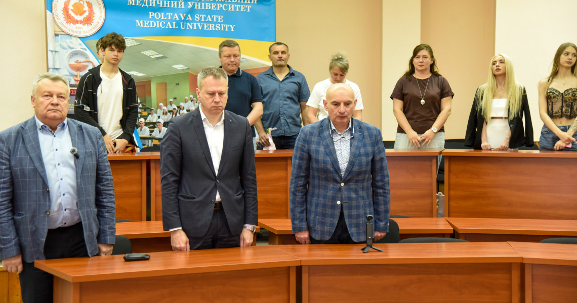 Перші випускники-бакалаври ОПП «Фармація» отримали дипломи: подробиці далі / First Graduates of the Bachelor’s Program in “Pharmacy” Receive Their Diplomas: Full Story Below
