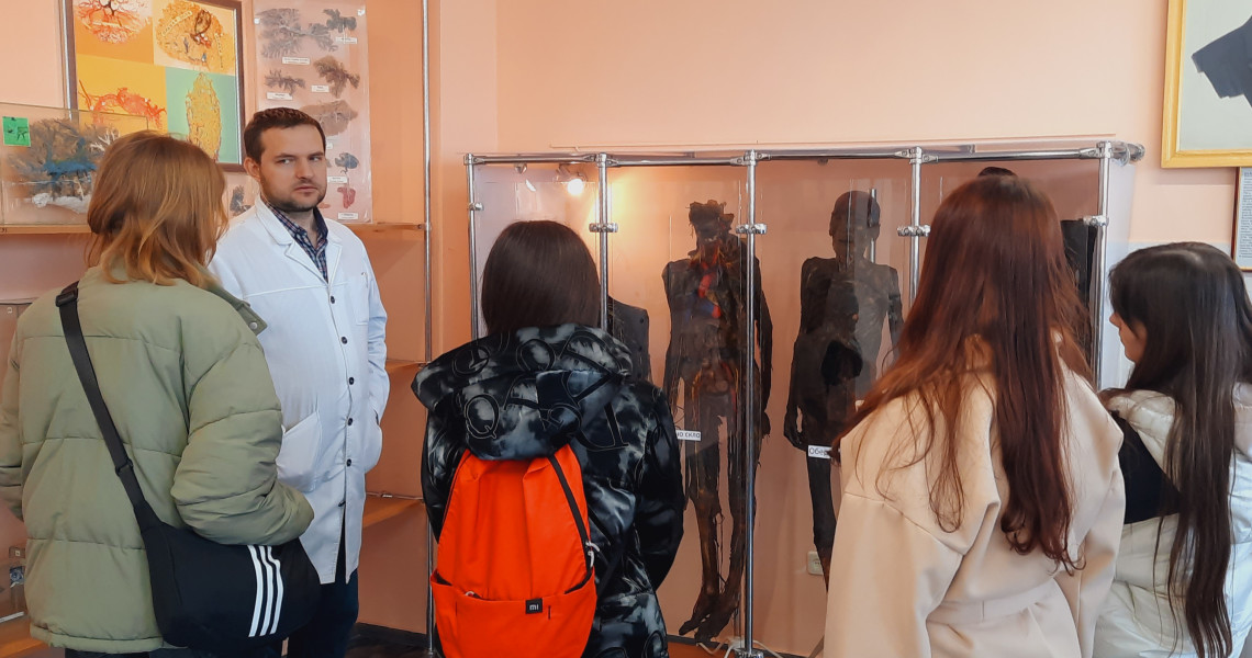 Ліцеїсти Полтави упродовж профорієнтаційних екскурсій знайомляться з ПДМУ: де побували та які враження отримали