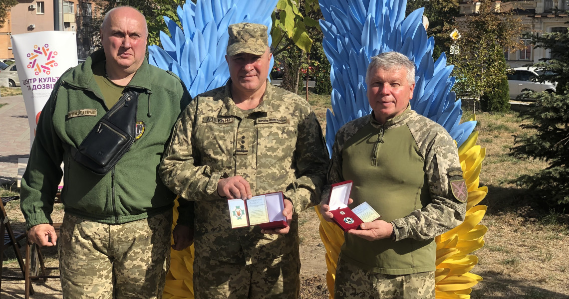 У День Захисників та Захисниць України співробітники ЗВО ПДМУ отримали почесні відзнаки від Полтавської міської територіальної громади