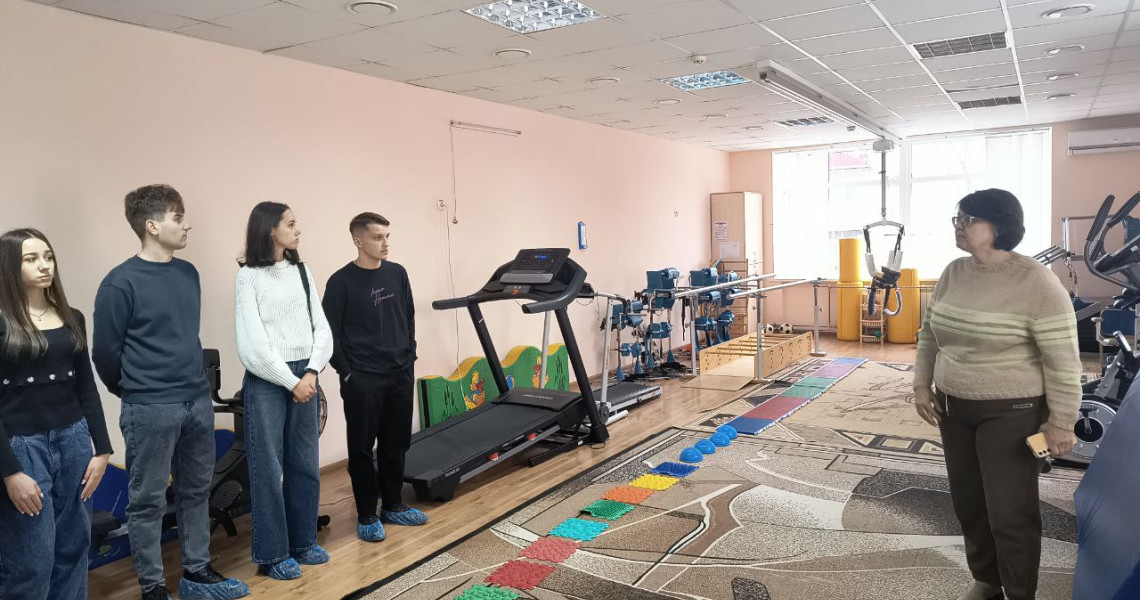Викладачі ПДМУ зі студентами побували у центрі комплексної реабілітації для осіб з інвалідністю: про враження читайте далі