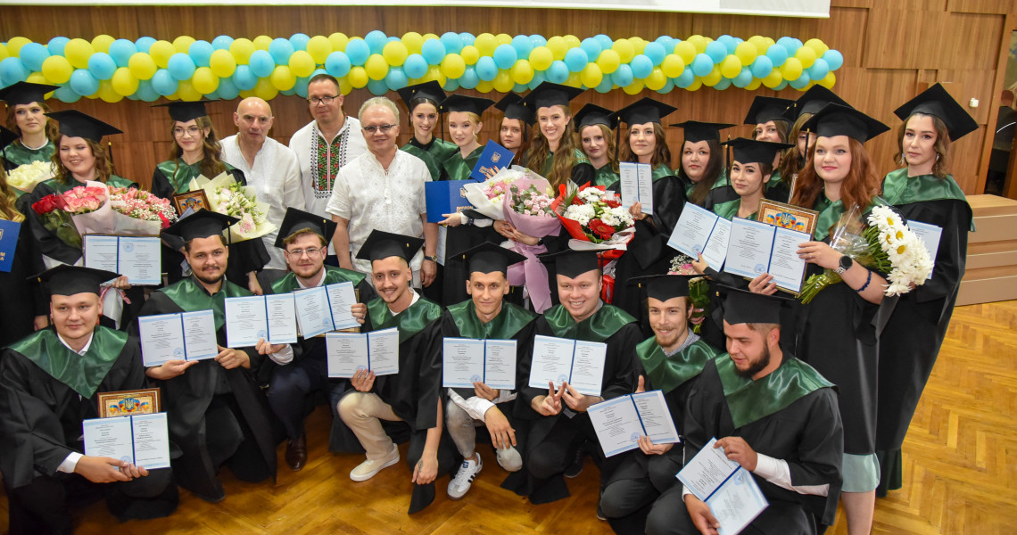 Випуск надії 2025: ПДМУ вручив дипломи майбутнім лікарям / Graduation of Hope 2025: PSMU Presented Diplomas to Future Doctors