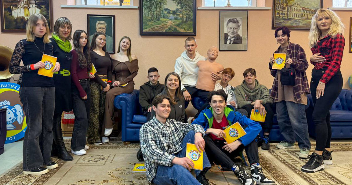 Студенти ПДМУ навчають учнів Полтавщини наданню першої домедичної допомоги / PSMU Students Teach Poltava Region Schoolchildren First Aid