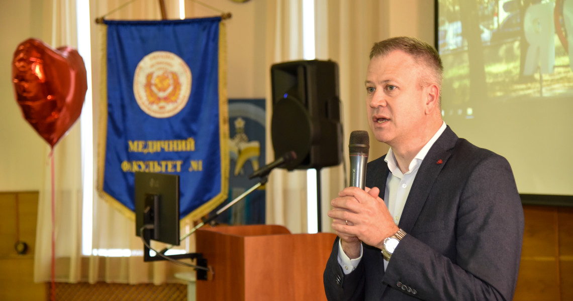 Перші випускники-бакалаври ОПП «Фармація» отримали дипломи: подробиці далі / First Graduates of the Bachelor’s Program in “Pharmacy” Receive Their Diplomas: Full Story Below
