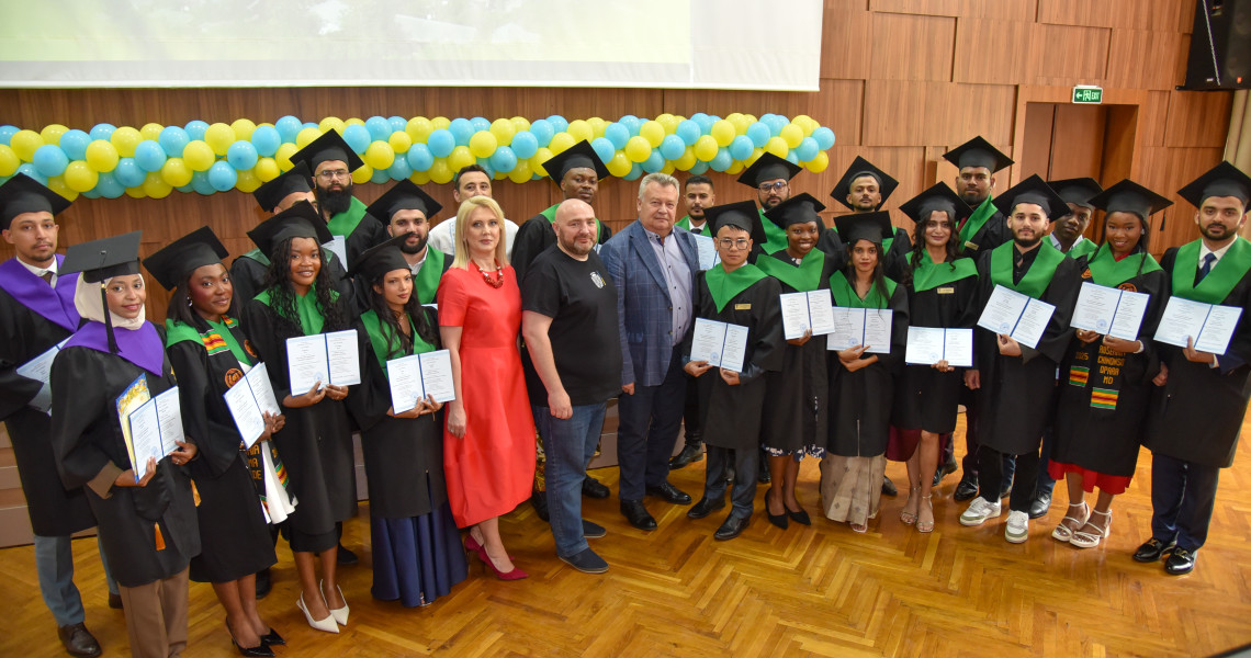 Випуск надії 2025: ПДМУ вручив дипломи майбутнім лікарям / Graduation of Hope 2025: PSMU Presented Diplomas to Future Doctors
