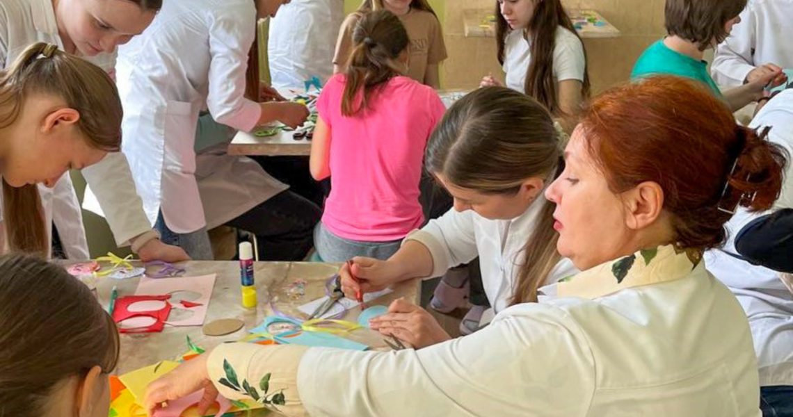 Святкове диво у педіатричному відділенні: розквітло «Писанкове дерево» / Easter Magic in the Pediatric Ward: “Easter Egg Tree” blooms with joy