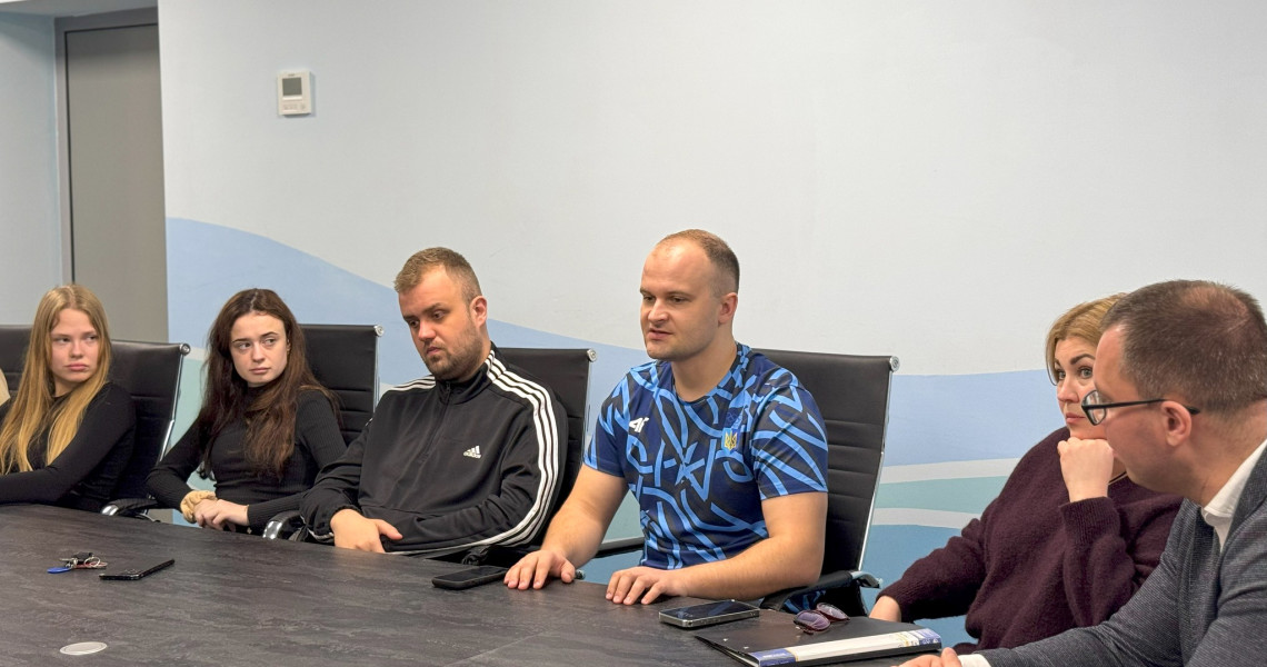 Студенти ПДМУ дружать зі спортом: плаваємо на майстер-класі у басейні! / PSMU students stay active: swimming masterclass!