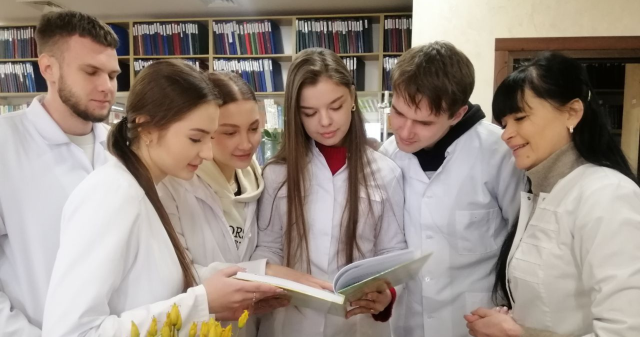 Книга - найкращий помічник здобувача освіти / The book is the best assistant for a student
