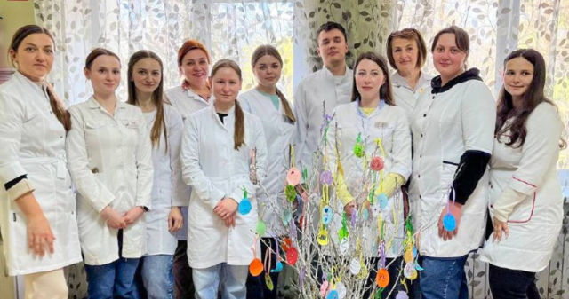 Святкове диво у педіатричному відділенні: розквітло «Писанкове дерево» / Easter Magic in the Pediatric Ward: “Easter Egg Tree” blooms with joy
