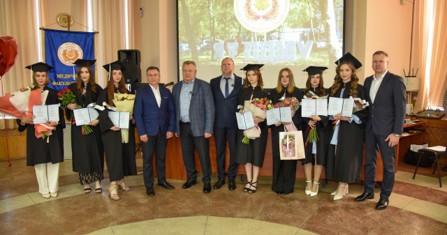Перші випускники-бакалаври ОПП «Фармація» отримали дипломи: подробиці далі / First Graduates of the Bachelor’s Program in “Pharmacy” Receive Their Diplomas: Full Story Below