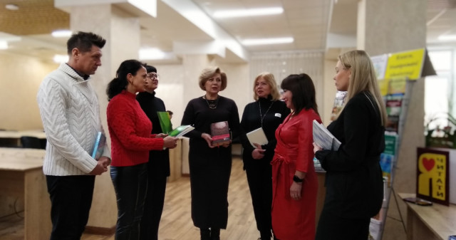 14 лютого - Міжнародний день дарування книг! Даруйте книги з любов`ю! / February 14 – International Book Giving Day! Give Books with Love!