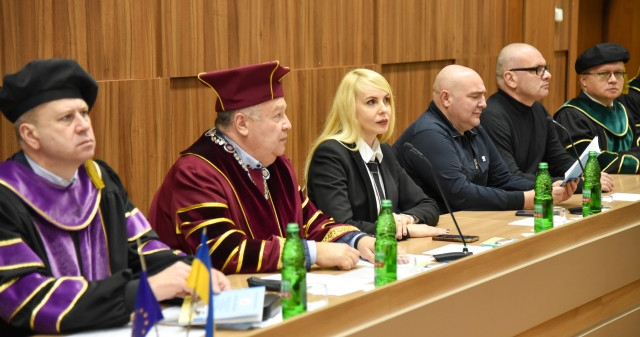 Відбулась Актова рада: рік минулий – рік прийдешній у науково-освітньому розрізі / Ceremonial Meeting of the Academic Council: a year in review – a year ahead in science and education