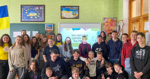 У рамках Місяця обізнаності студентки ПДМУ провели лекцію для школярів: дбай про себе — дбай про інших