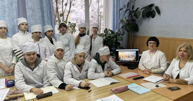 Український народ пам’ятає уроки своєї історії : виховні заходи до дня пам’яті і вшанування учасників ліквідації наслідків аварії на ЧАЕС