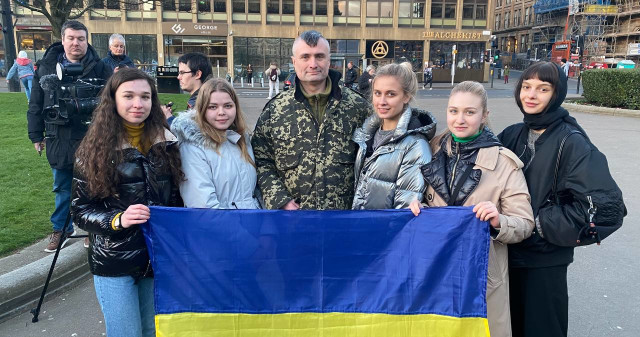 Дякуємо Шотландії за підтримку! Студенти ЗВО ПДМУ долучились до акції в підтримку України в місті Глазго